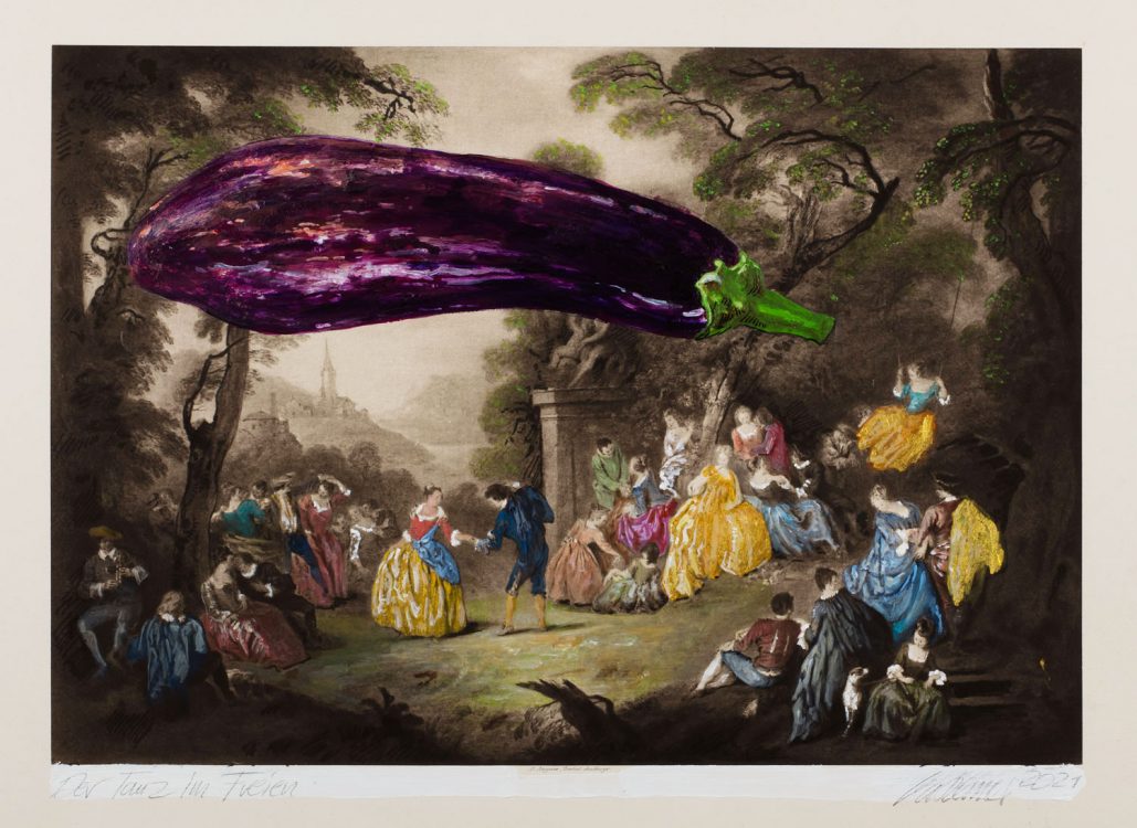 Die surreale Malereicollage von Thomas-Gatzemeier mit dem Titel Der Tanz im Freien zeigt eine Gesellschaft über der eine Aubergine schwebt.